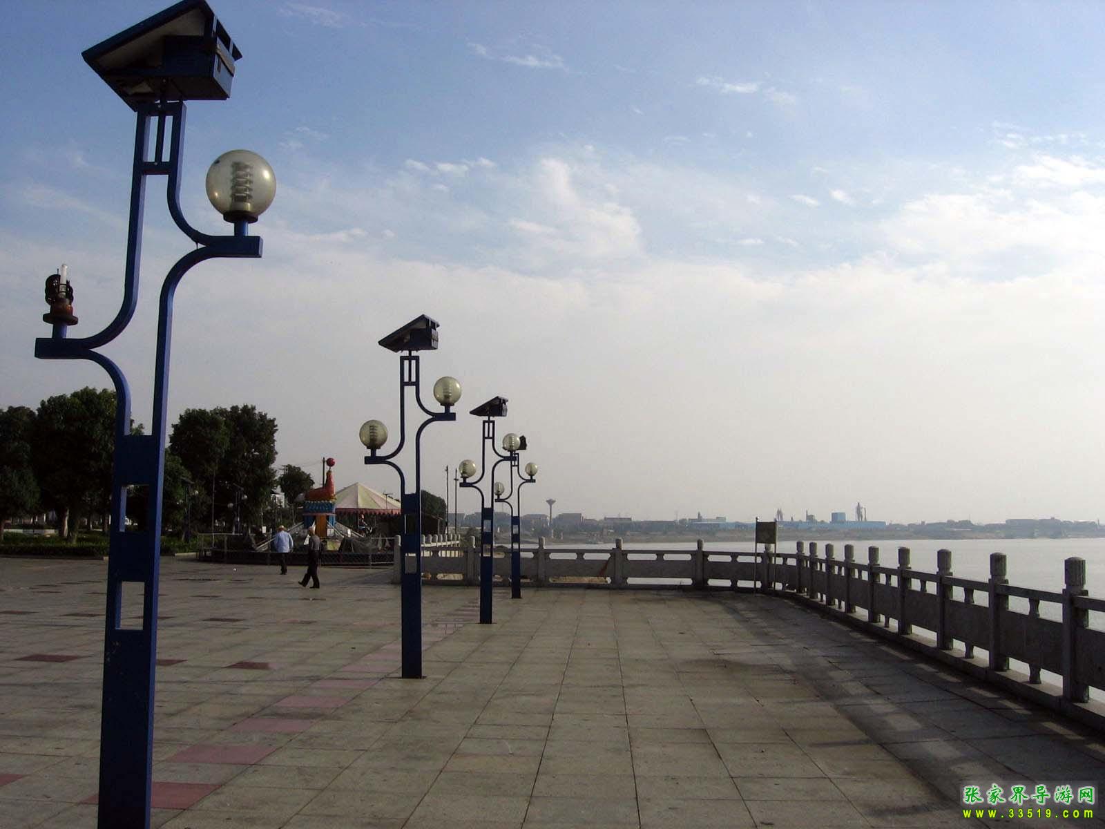 东 湖