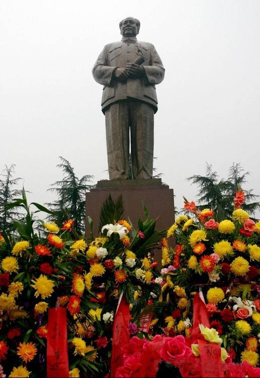 毛泽东铜像广场